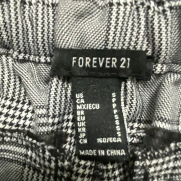 Forever 21 Women's Plaid Cargo Joggers Black and White Trousers Small - Picture 7 of 11